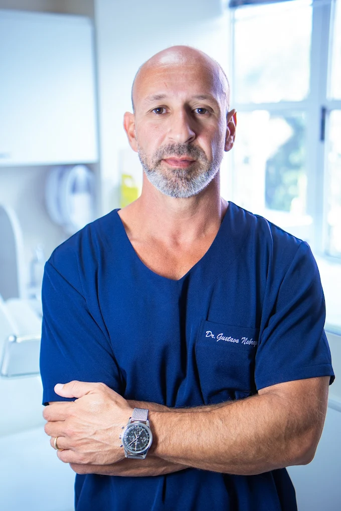 Dr. Gustavo — Cirurgião